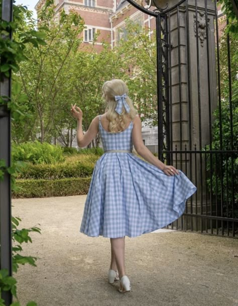 1950s Housewife Fashion, 50s Inspired Outfits, Gingham Midi Dress, The Pretty Dress Company, Perfect Summer Day, 50s Outfits, Summer Day Dresses, Stylish Short Dresses, Metal Hair