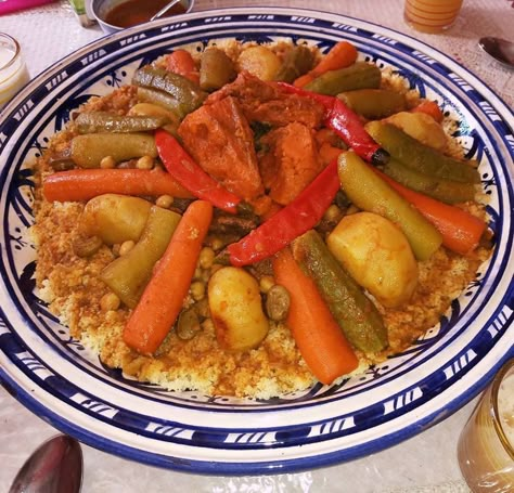 Vegetable Couscous, Moroccan Couscous, Morocco Food, Moroccan Dishes, Couscous Recipes, Moroccan Food, Exotic Food, Middle Eastern Recipes, African Food