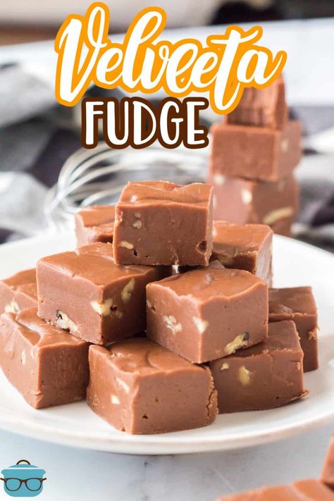 Velvetta Fudge, Easy Desserts For Christmas, Desserts For Christmas Party, Party Desserts Easy, Fluff Fudge, Christmas Party Desserts, Velveeta Fudge, Marshmallow Fluff Fudge, Desserts For Christmas