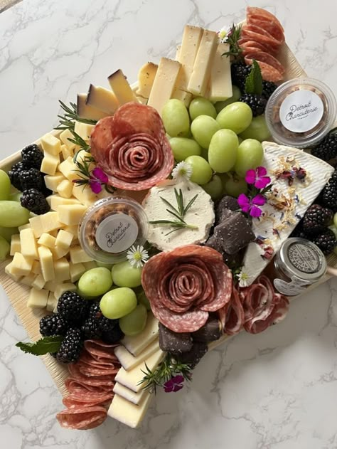 Boursin Charcuterie Board, Charcuterie Board Simple, Charcuterie Ideas, Genoa Salami, Boursin Cheese, Hosting Dinner, Charcuterie Inspiration, Charcuterie And Cheese Board, Charcuterie Recipes