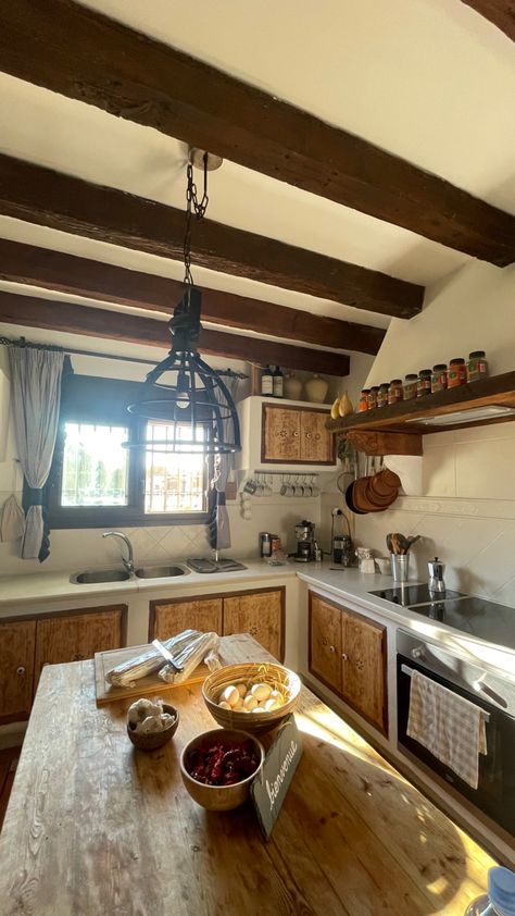 Italian Home Interior, House In Spain, Spain Aesthetics, Spain House, Mediterranean Aesthetic, Spain Aesthetic, Light Academia Aesthetic, Italian Home, Academia Aesthetic