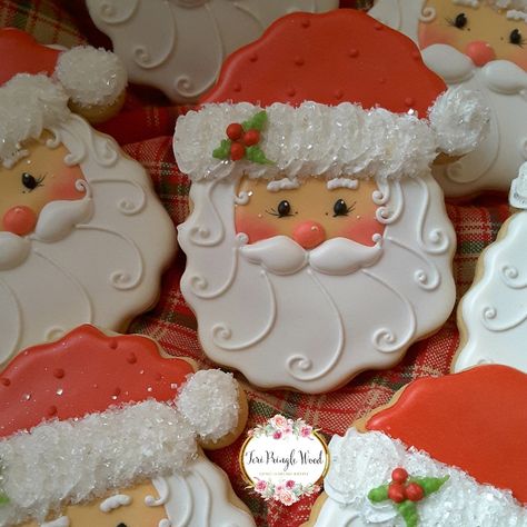 Santa Cookies Decorated, Christmas Sugar Cookies Decorated, Cute Christmas Cookies, Sugar Cookie Royal Icing, Winter Cookie, Sugar Cookie Designs, Pretty Cookies, Santa Cookies, Xmas Cookies