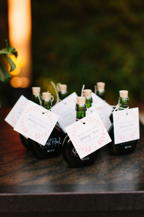 31 Unique Wedding Favor Ideas for Your Guests - WeddingWire Napa Valley Winery, Paris Theme Wedding, Wedding Swag, Indian Wedding Favors, Anniversary Favors, Creative Wedding Favors, Wedding Favor Ideas, Elegant Wedding Favors, Best Wedding Favors