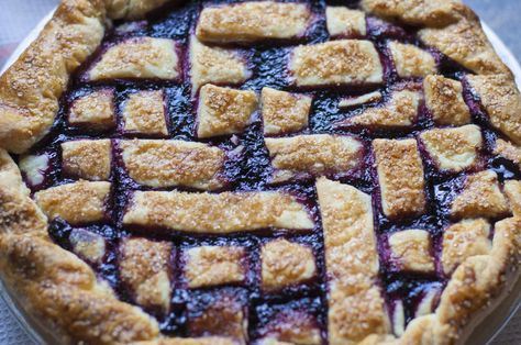 Farmers Market Kitchen, Wild Grapes, Grape Pie, Foraging Recipes, Grape Recipes, Pie Bites, Cookies Pastry, Wild Edibles, Garden Recipes