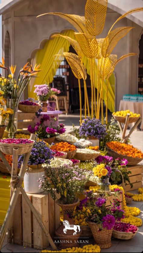 Indian Floral Decor, Ambience Decor, Unique Event Decor, Sunflower Wedding Decorations, Mehendi Decor Ideas, Wedding Color Pallet, Moroccan Theme, Housewarming Decorations, Desi Wedding Decor