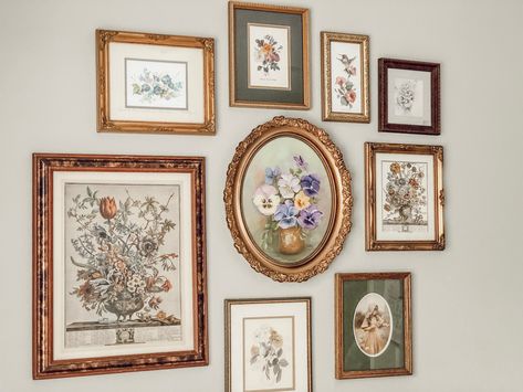 Rooms Decoration, Farmhouse Gallery Wall, Photowall Ideas, Deco Baroque, Diy Gallery Wall, House Vibes, Vintage Framed Art, Cottage Aesthetic, Faux Shiplap