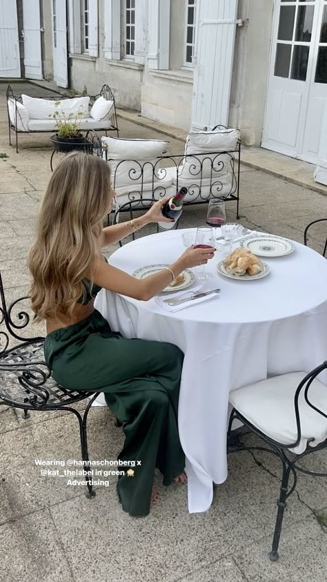 French Lifestyle Parisian Chic, French Lifestyle Aesthetic, Abroad Aesthetic, Hanna Schonberg, French Lifestyle, Long Wavy Hair, Healthy Lifestyle Inspiration, Feminine Aesthetic, Parisian Chic