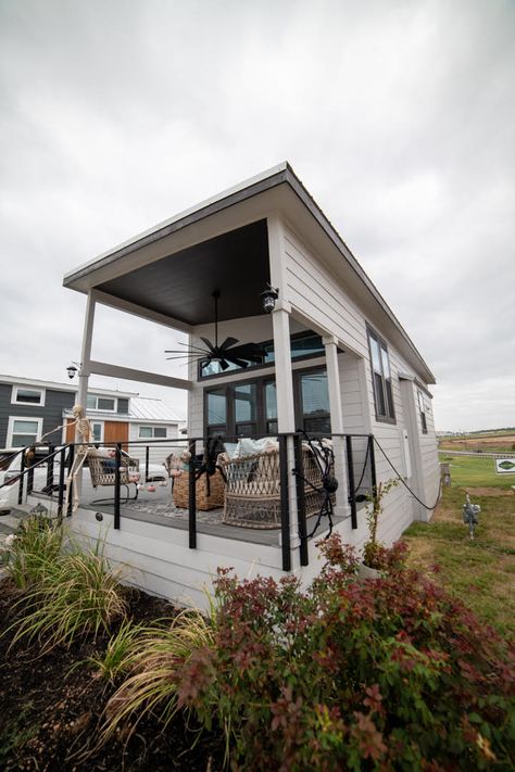 Pamela’s Park Model Tiny w/ Amazing Decor Modern Park Model Homes, Platinum Cottages Park Model, Park Model Homes Floor Plans, Park Model Tiny House, Woodland Park Model Homes, Park Model Homes, Tiny House Builders, Tiny House Talk, Best Tiny House