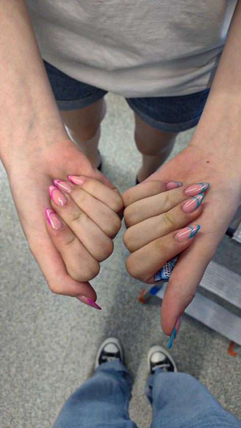 Pink Nails With Blue Tips, Half Pink Half Blue Nails, Pink And Blue French Nails, One Hand Blue One Hand Pink Nails, Cute Blue And Pink Nails, One Hand Pink And One Hand Blue Nails, Pink And Blue French Tips, Pink And Blue French Tip Nails, Nails Pink And Blue