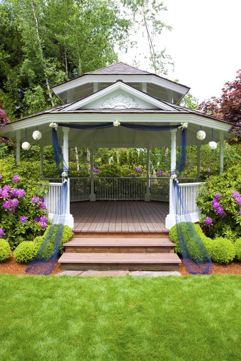 It can certainly be a tongue twister when you’re trying to discuss the dichotomy between pergolas and padogas.  And even once you’ve differentiated them, what about a gazebo? Circle Gazebo, Knot Garden, Gazebo Garden, Pergola Decorations, White Gazebo, Large Pond, Lovers Knot, Diy Gazebo, Easy Patio