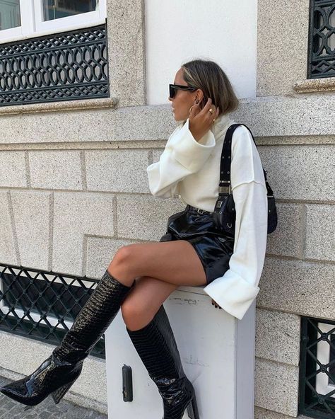 204da255aea2cd4a75ace6018fad6b4ddesc43435002ri Sofia Coelho, Looks Black, Mode Inspo, Looks Chic, Fashion 2020, Inspiration Mode, Looks Style, Looks Vintage, Boots Outfit