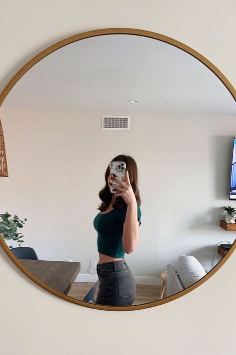 Mirror Wall Selfie, Mirror Selfie Background, Cute Mirror Selfie, Selfie Background, Minimal Mirror, Mirror Selfie Idea, Cute Mirror, Pine Green, Gold Mirror