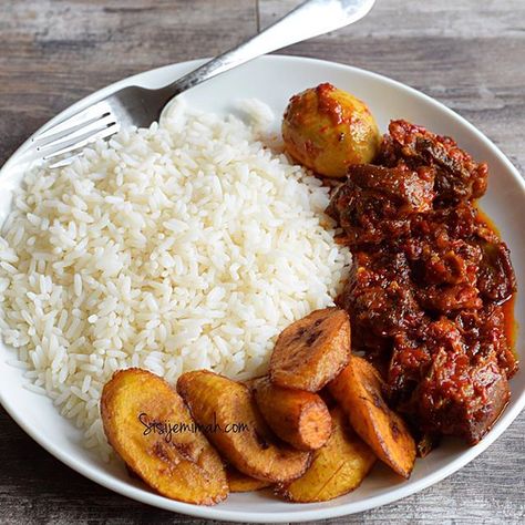 Nigerian Fish Stew - Obe Eja Dindin - Sisi Jemimah Yam Bread, Nigerian Fish, Naija Babe, Rice And Stew, Pasta Receipes, Nigerian Stew, Cooking Soul Food, Nigeria Food, African Recipes Nigerian Food