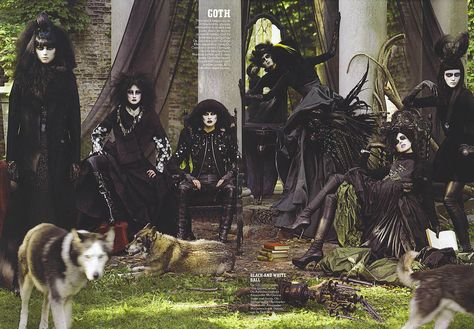 Goth style by photographer Steven Meisel Creation Photo, Tim Walker, Steven Meisel, Baba Yaga, Pretty Princess, Gothic Beauty, Shooting Photo, Dark Beauty, Gothic Art