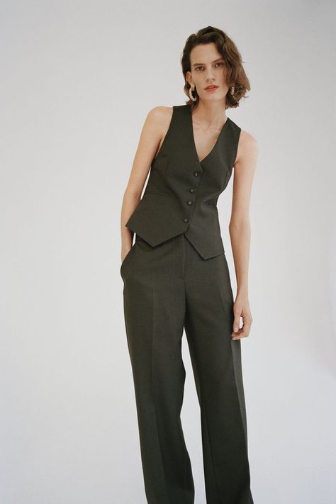 Zara Tailored Waistcoat Womens Waistcoat Outfit, Long Vest Outfits For Women, Woman Vest Outfit, Suit Vest Outfits, Waistcoat Outfit, Women Waistcoat, Vest Outfits For Women, Zara Suits, Womens Waistcoat