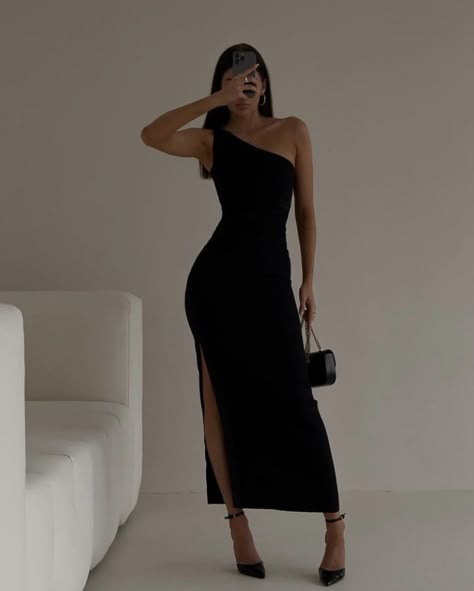 Black Formal Outfits Women Dresses, Formal Dresses Long Elegant Classy Bodycon, So Kate Louboutin Outfit Dresses, Long Black Dress Formal Classy, Black Dress Outfit Party Long, Black Event Dress, Heels With Long Dress, Formal Dress For Women Classy, Formal Dresses Aesthetic