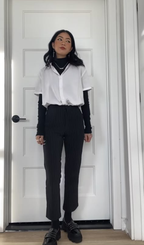 Alt Office Casual, Women In Stem Aesthetic Outfits, Modest Black Outfits Aesthetic, Rocker Work Outfit, Business Casual Gender Neutral, Gender Neutral Business Attire, Black Academia Aesthetic Outfit, Grungy Business Casual, Streetwear Office Look