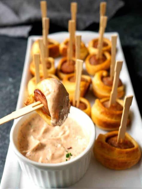 Cajun Sausage Bites with Spicy DippingSauce Mardi Gras Party Appetizers, Cajun Finger Foods, Cajun Themed Party Food, Cajun Football Food, Mardi Gras Charcuterie Board Ideas, Cajun Wedding Food, Mardi Gras Food Appetizers, Mardi Gras Food Ideas, Mardi Gras Themed Party