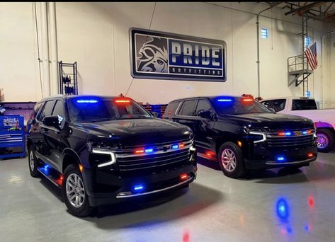 Undercover Police Cars, Fbi Car, Police Car Lights, Cafe Racer Moto, Police Truck, Army Gears, Cop Cars, New Luxury Cars, Tactical Gear Loadout