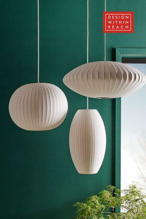 With their steel infrastructures and translucent plastic-polymer shades, George Nelson’s Bubble Lamps combine ingenuity with material innovation. Modern Pendant Lights, Pendant Lamp Design, Pendant Ceiling Lamp, Bubble Lamps, Pendant Light Design, George Nelson, Miami Design, Modern Floor Lamps, Authentic Design