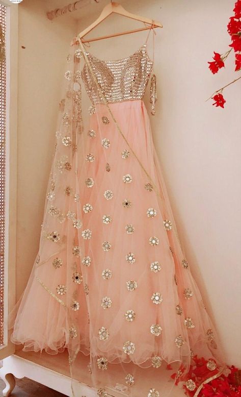 Beautiful Lehenga, Bride Suit, Bridal Sari, Function Dresses, Indian Women Fashion, Bridal Jewelery, Lehenga Wedding, Outfit Wedding, Bridal Outfit