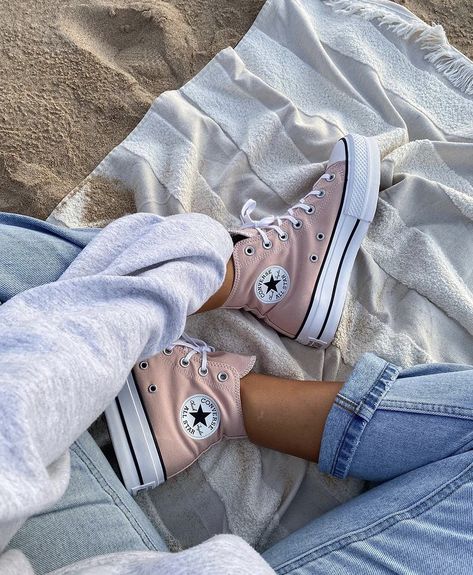 Spring Converse, Summer Converse, Cute Converse Shoes, Converse Outfits, Cute Converse, Pretty Sneakers, Preppy Shoes, Pretty Shoes Sneakers, Pink Converse