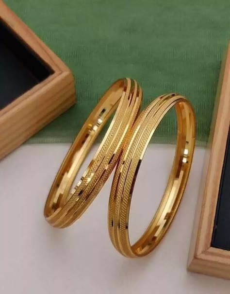 30+ Maharashtrian Jewellery Designs For Brides To Be - ShaadiWish Marathi Gold Jewellery, Mens Kada Design Gold Indian, Good Bangles Design, Bangle Designs Gold, Men's Rings Gold Indian, Bangles Jewelry Designs Gold, Bangles Design Gold, Gold Bangle Design, Gold Bangle Designs