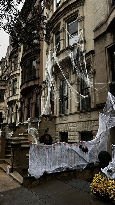 Halloween In New York, Fall Mood Board, Autumn In New York, Nyc Aesthetic, New York Aesthetic, Foreign Countries, Fall Spices, In Another Life, City Aesthetic