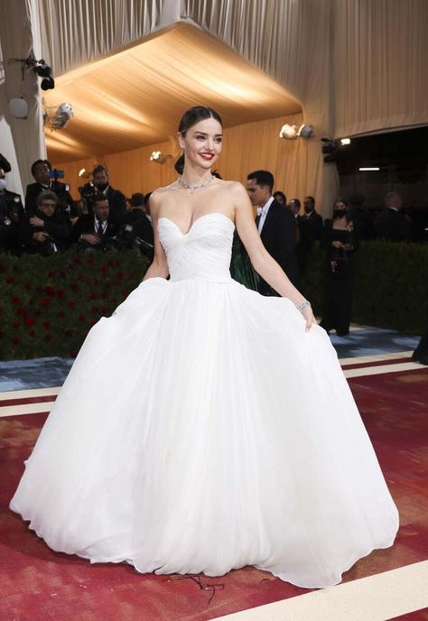 Miranda Kerr Met Gala, Miranda Kerr Red Carpet, Miranda Kerr Wedding, Zac Posen Wedding Dress, Satin Bridal Gowns, Celebrity Red Carpet, Miranda Kerr, Gorgeous Gowns, Beautiful Wedding Dresses