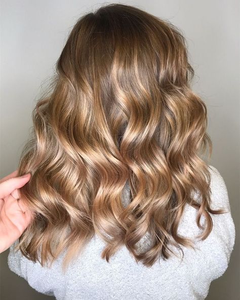 Champagne Hair Color, Champagne Blond, Blond Rose, Champagne Hair, Beauty Place, Brown Ombre Hair, Blond Balayage, Champagne Blonde, Hair Color Light Brown