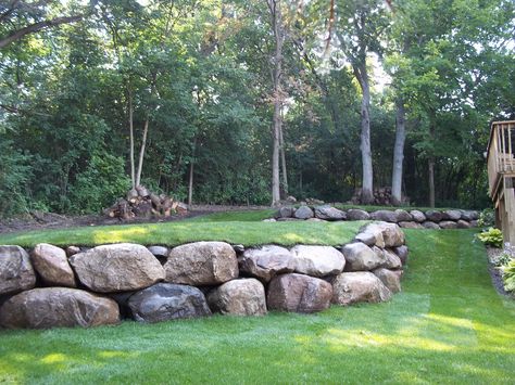 Boulder Retaining Wall, Sloped Backyard Landscaping, Mailbox Landscaping, Mulch Landscaping, Small Yards, Sloped Backyard, Landscaping With Boulders, Landscaping Retaining Walls, Easy Landscaping