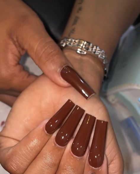 "Hersheys"  (Inspo Pic) Gorgeous Chocolate Brown Nails  *You will receive a set of 10 nails, nail file, nail glue, wooden cuticle pusher, alcohol wipe, and detailed instructions on how to apply and remove your nail set. *Please order a sizing Kit first if you do not know which size nail set to order TikTok: @PressedByStephT_Nails Instagram: @PressedByStephT_Nails FaceBook: @PressedByStephT_Nails www.Pressedbystepht.com Brown Nails Fall, Braided Ideas, Solid Color Acrylic Nails, Brown Acrylic Nails, Nails Fall Nails, Brown Nails Design, Simple Fall Nails, Swarovski Nails, French Acrylic Nails