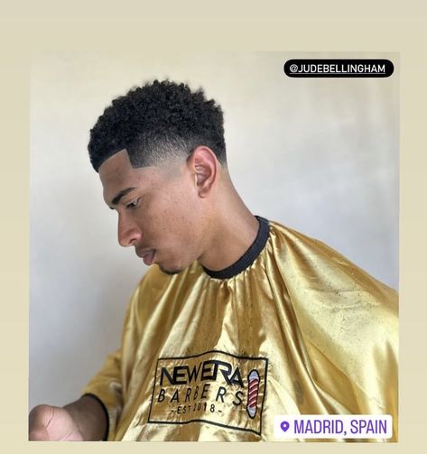 Jude Bellingham Haircut, Black Male Haircuts, Soccer Players Haircuts, Black Man Haircut Fade, Waves Hairstyle Men, Fade Haircut Curly Hair, Man Haircut, Black Men Haircuts, Soccer Outfits