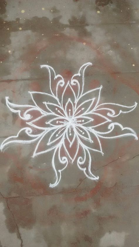 Rangoli Designs Chalk, Chalk Mural Sidewalk, White Chalk Art, Simple Chalk Art, Aesthetic Chalk Art, Chalk Rangoli, Chalk Doodles, Chalk Markers Art, Fun Chalk Art