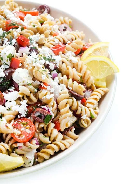 Summer eating made fresh and delicious with the BEST healthy pasta salad recipes. These veggie-packed pastas will be your new favorite sides to bring to BBQ's! Taziki Pasta Salad, Healthy Pasta Salad Recipes, Greek Pasta Salad Recipe, Feta Pasta Salad, Greek Pasta Salad, Lemon Bowl, Satisfying Salads, Greek Salad Pasta, Greek Pasta