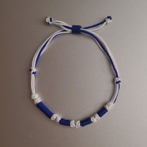 How To Make Tzitzit Bracelet, Tzitzit Bracelet, Sabbath Activities, Bible Teaching, Christian Crafts, Hair Nets, Paracord Bracelet, Bracelet Blue, Paracord Bracelets