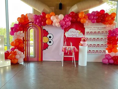 Elmo’s Theme || Birthday 1st || Emery Daleyza 🖍️🎈 • #themeelmo #elmodecoration #elmo #elmobirthday #elmobirthdayparty #elmobirthdaycake #plazasesamo #placesesame #sesameplacebirthday #sesameplace #birthday1 #cumpleañoselmo #partyelmo #elmobirthdaypartytheme #elmocumpleaños Elmo Decorations, Elmo First Birthday, Elmo Birthday Cake, Cookie Monster Birthday Party, Birthday Party Girl, Birthday 1st, Cookie Monster Birthday, Elmo Birthday Party, Sesame Street Birthday Party