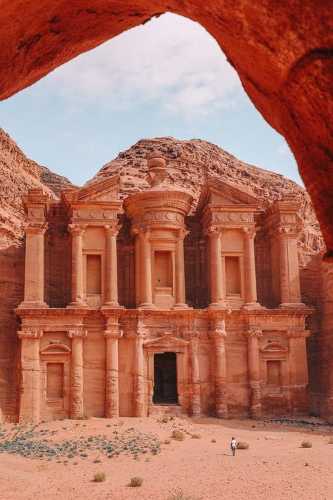 City Of Petra, Travel Life Hacks, Architectural Sculpture, Petra Jordan, Fun Places To Go, Nice Pictures, Dream Travel Destinations, Vacation Places, Beautiful Places To Travel