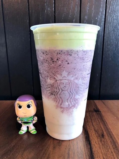 This Buzz Lightyear Frappuccino Will Take To Infinity And Beyond! Starbucks Locations, Disney Drinks, New Drink, Secret Starbucks Drinks, Matcha Tea Powder, Secret Menu Items, Starbucks Menu, Disney World Vacation Planning, Starbucks Drink