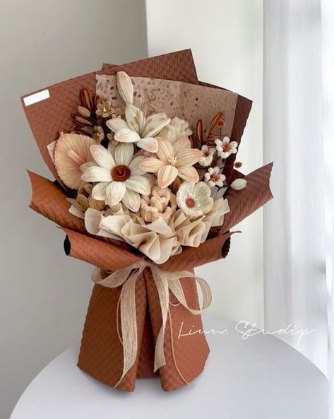 Fuzzy Flower Bouquet, Handmade Paper Bouquet, Fuzzy Wire Bouquet, Flower And Chocolate Bouquets, Fuzzy Wire Flower Bouquet, Mothers Day Bouquet Ideas, Bouquet Wrap Ideas, Paper For Bouquet, Wire Flower Bouquet