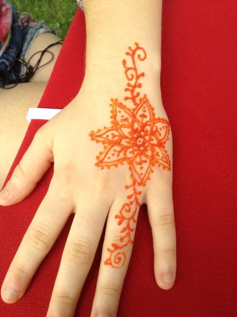 fun orange henna tattoo simple flower Tattoo Simple Flower, Henna Tattoo Simple, Orange Henna, Henna Hand, Tattoo Simple, Simple Flower, Simple Flowers, Henna Tattoo, Hand Henna