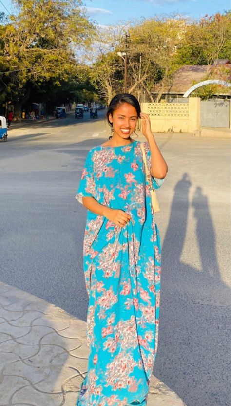 Somali Guntino Dress, Somali Clothes Traditional Dresses, Somali Cultural Clothes, Dirac Somali Style, Baati Somali Dress, East African Women, Somali Clothes, Somali Wedding, Cute Lounge Outfits