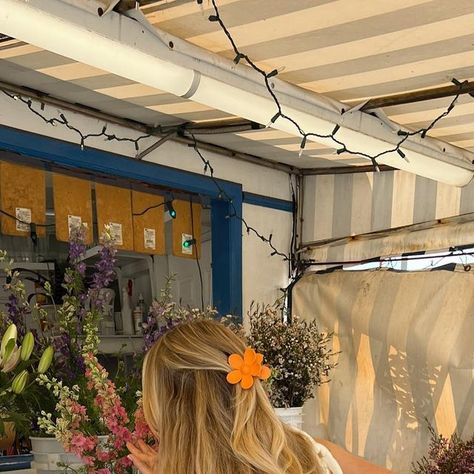 Kaylee Rae on Instagram: "my favorite Sunday hobby 💐🫶🏼 #flowershop #pinterestaesthetic #springflowers" Flower Shop, Spring Flowers, My Favorite, On Instagram, Instagram