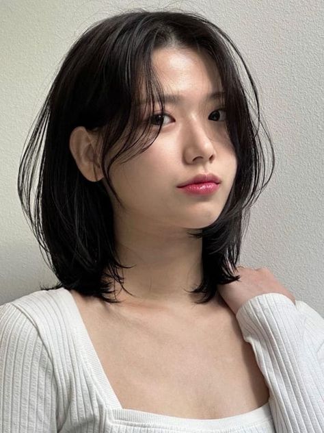 shoulder length hair with curtain bangs Shoulder Length Hairstyles, Korean Short Hair, Layered Haircuts For Medium Hair, Hairstyles And Haircuts, Asian Short Hair, Hair Inspiration Short, Shoulder Hair, Shoulder Length Hair Cuts, Round Face Haircuts