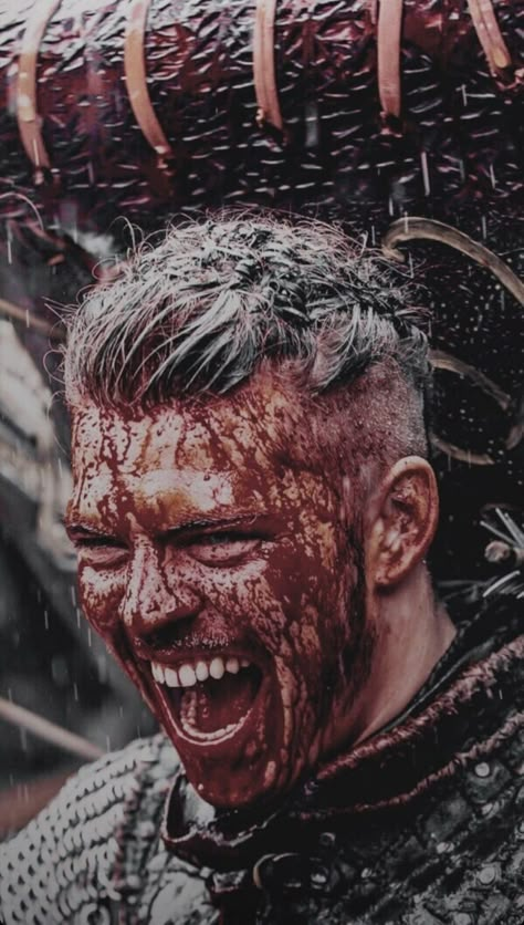 Ragnar Lothbrok Tattoo, King Ragnar Lothbrok, Ivar Vikings, Viking Pictures, Viking Wallpaper, Images Terrifiantes, Viking Aesthetic, Ragnar Lothbrok Vikings, Vikings Show