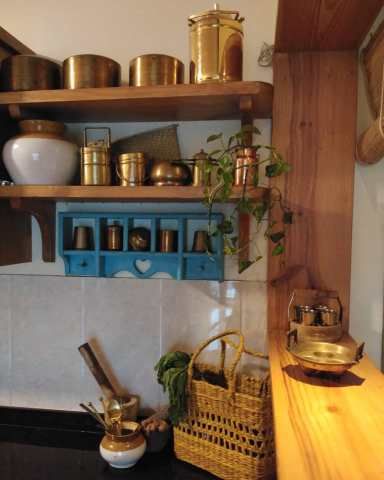 A Heady Brew of Traditional Indian and Vintage Charm: Pratibha’s Nest in Mumbai – A Cauldron Full of Love Barn Wood Mirror, Rustic Vintage Decor, Traditional Kitchen Design, Ethnic Home Decor, Indian Kitchen, Interiors Magazine, Living Room Collections, Indian Decor, Arabian Nights