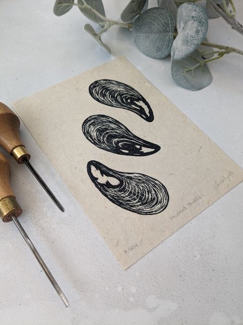 Mussel Shell Tattoo, Oyster Linocut, Shell Linocut, Shell Lino Print, Seashell Lino Print, Linocut Ocean, Coral Linocut, Sea Linocut, Lino Ideas