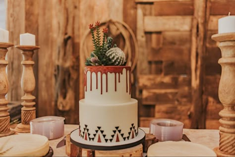 Western Graduation Cakes, Boho Western Birthday Cake, Western Boho Cake, Western Wedding Cupcakes, Western Cake Ideas For Women, Western Cakes Birthday For Women, Western Fall Wedding Cake, Simple Western Wedding Cake, Western 20th Birthday Cake