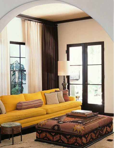 Earthy colors are preferated Giant Ottoman, Yellow Couch, Yellow Sofa, Living Room Ornaments, Casas Coloniales, Spanish Style Homes, Colonial Architecture, Hall Decor, Decorating Shelves