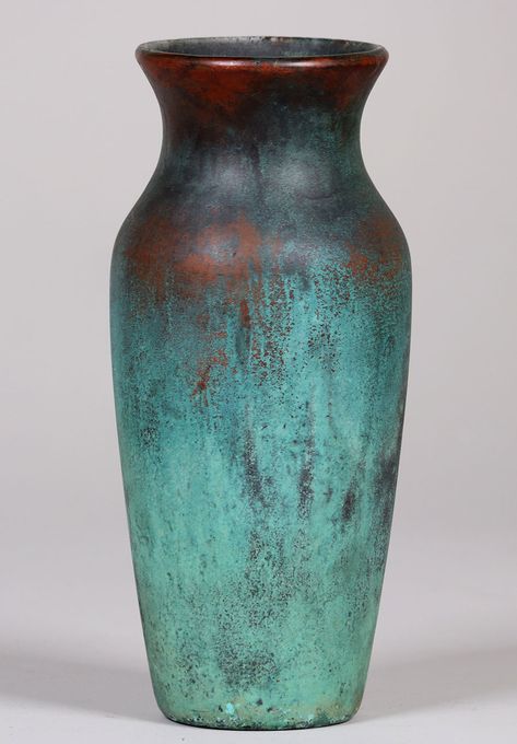 Clewell copper-clad pottery baluster-shaped vase with very nice original green patina. Pottery Vase Shapes, Patina Pottery, Metal Vase Decor, Patina Art, Patina Paint, Copper Vase, Rustic Pottery, Green Patina, Candle Art